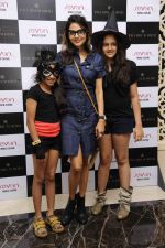 Madhoo Shah with Kids at Palladium Halloween in Mumbai on 30th oct 2013